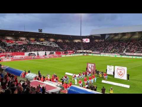 L'entrée des joueurs avant le coup d'envoi du derby ASNL - FC Metz