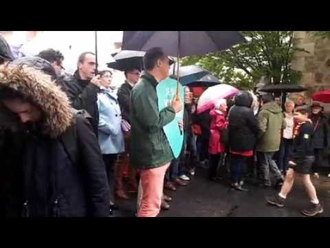 Affaire Vincent Lambert : les manifestants scandent "Etat assassin" devant le CHU de Reims