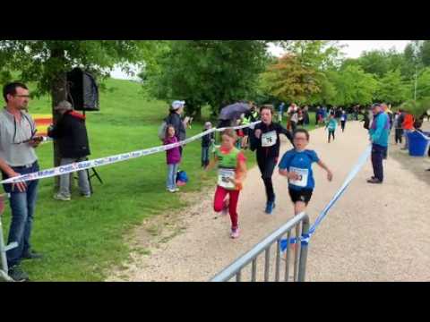 Revivez la course des 10 000 pattes qui a réuni près de 400 participants à Brognard