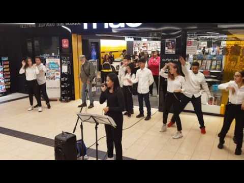 Pont-à-Mousson : Nina chante et danse