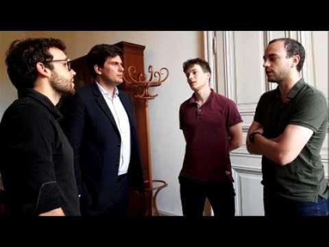 Le maire de Remiremont qui rencontre les internes en médecine de l'hôpital