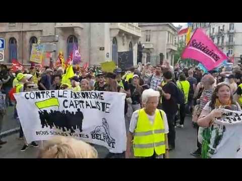 Les gilets jaunes restent mobilisés place de la République