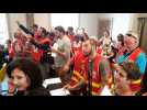 Gilets jaunes et syndicalistes perturbent le début de la séance du conseil municipal de Besançon