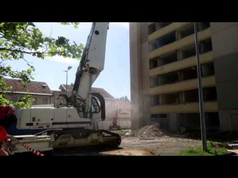 Lancement de la démolition par grignotage du 12, rue Auguste Renoir à Offemont