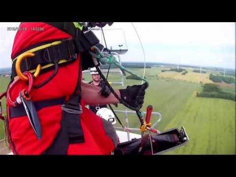 Exercice du Grimp 54 avec le SDIS 67 et un hélicoptère de la Sécurité Civile de Strasbourg sur une éolienne dans le secteur d'Igney