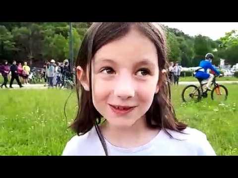 Quatre petites filles se sont découvertes fans de highline  aux Grandes Heures Nature à Besançon