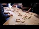 Leçon de fabrication de bretzels à Cornot (70)