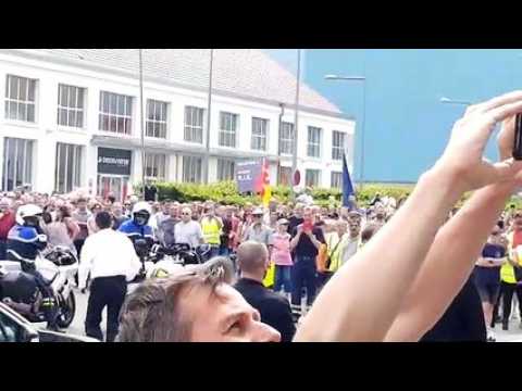 Belfort Arrivée du ministre Bruno Le Maire sous les huées de la foule rassemblée à General Electric