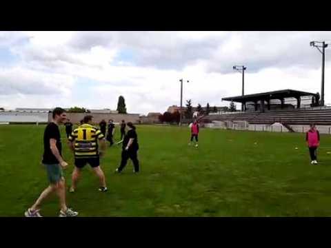 L'ancien sélectionneur du XV de France Marc Liévremont anime une séance de rugby adapté à Nancy