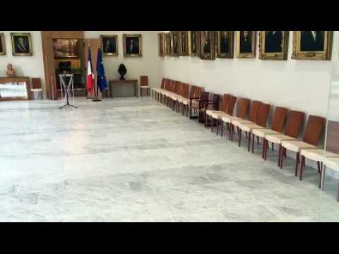 Besançon : la visite de l'hôtel de Ville avant son inauguration par Jean-Louis Fousseret, maire