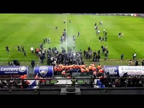 Vidéo. Les supporters du FC Sochaux envahissent le terrain au terme d'une soirée noire