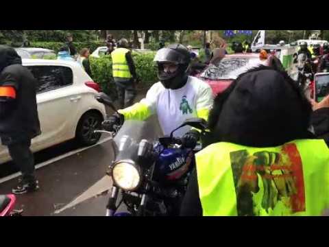 Besançon : les motards en colère rejoignent le mouvement des gilets jaunes devant le parc Michaud