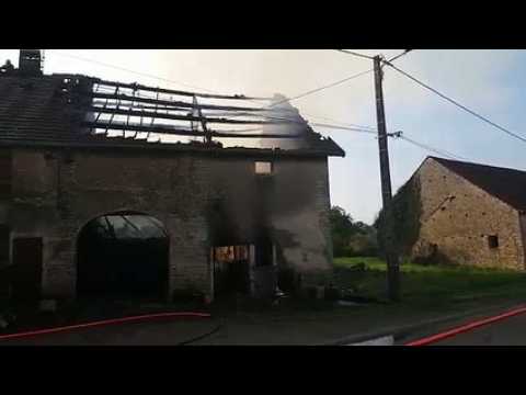 Delain (70) : une ferme renovee à moitié détruite par un incendie