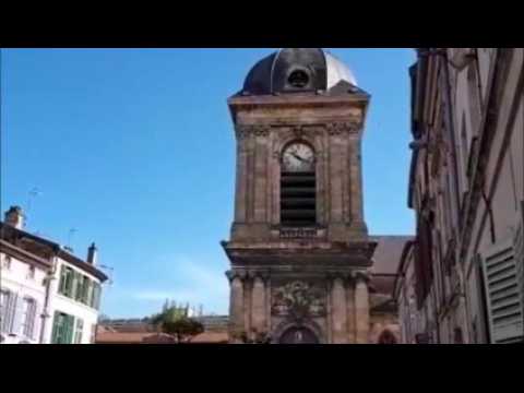 Les cloches de l'église Notre-Dame de Bar-le-Duc sonnent avant l'office de la Résurrection
