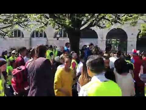 Besançon : mariage au milieu du cortège des gilets jaunes
