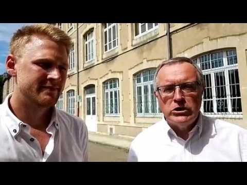 Le maire Henry Lemoine et Jonathan Richier, conseiller municipal délégué à la jeunesse évoquent l'école e-sport qui s'installera dans les locaux de l'ex-lycée Bardot place Saint-Antoine