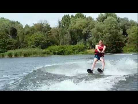 Club de ski nautique de Pont-à-Mousson :  Justine et Robin font leur baptême de ski sur la Moselle