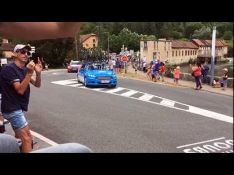 Passage à pleine vitesse de l'échappée du jour à l'entrée d'Ornans