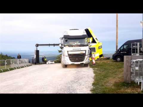 Tour de France : installation de la fibre par les équipe d'Orange à La Planche des Belles Filles