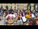 Les stagiaires d'Ariolica jouent "Billie Jean" sur la place d'Ar&ccedil;on &agrave; Pontarlier - Label : L'Est Républicain - Category : Culture