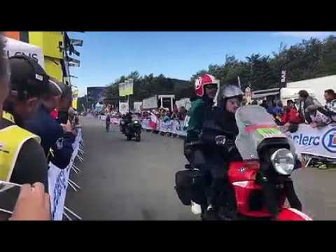 "Allez Thibaut" : dans les derniers mètres de la Planche des Belles Filles, les supporters donnent de la voix
