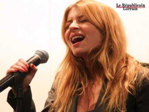 Julie Zenatti joue les divas