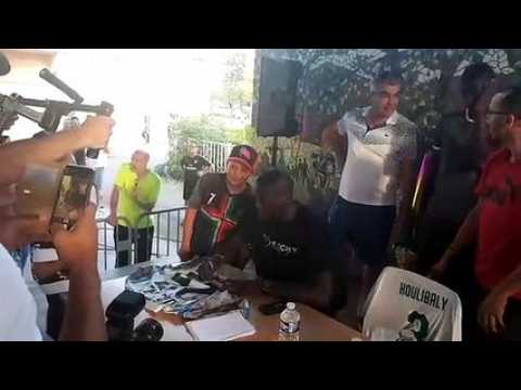 Football - Kalidou Koulibaly en pleine séance de dédicaces à Saint-Dié-des-Vosges