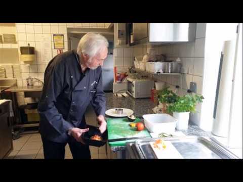 Frivolité de saumon fumé, tartare d’avocat et tomates : la recette du chef Casteran