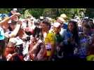 Julian Alaphilippe est sorti du bus pour saluer ses supporters - Label : Vosges Matin - Category : News