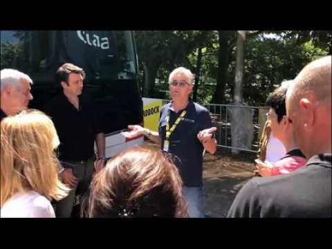 Briefing pour les invités de l’équipe Groupama-Fdj par le manager Marc Madiot.