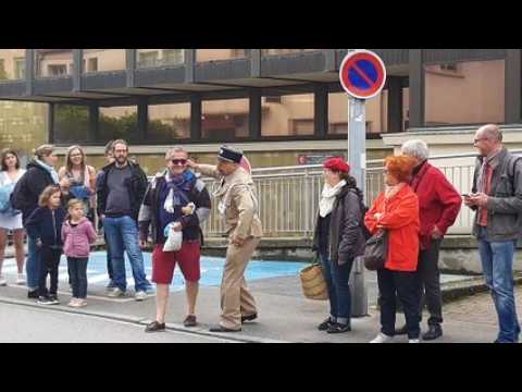 Deuxième acte de Rues et Cies avec la patrouille en folie