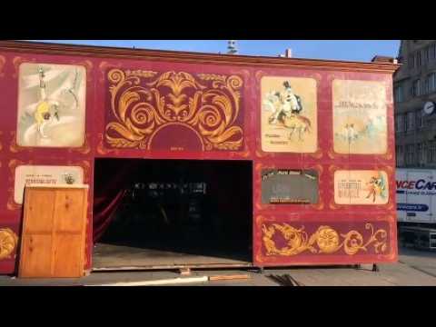 Installation du chapiteau "Magic Mirror" de Strasbourg mon amour