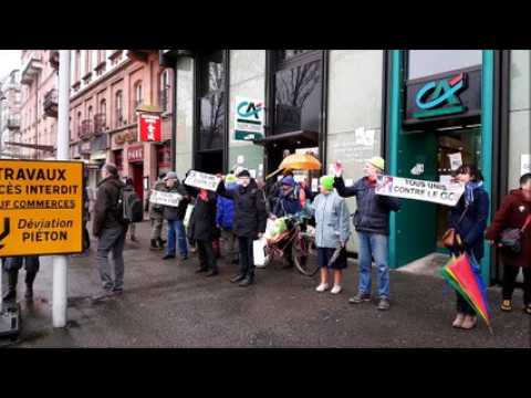 Manifestation des anti-GCO contre le Credit Agricole à Strasbourg