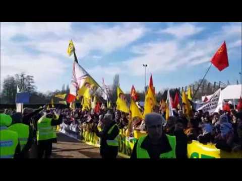 Quand les "camarades gilets jaunes" rencontrent les Kurdes pour manifester