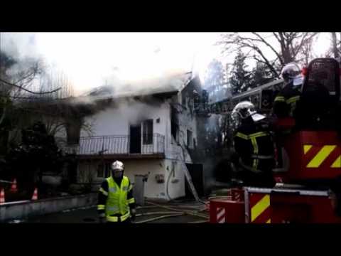 Une maison en feu à Waldighoffen