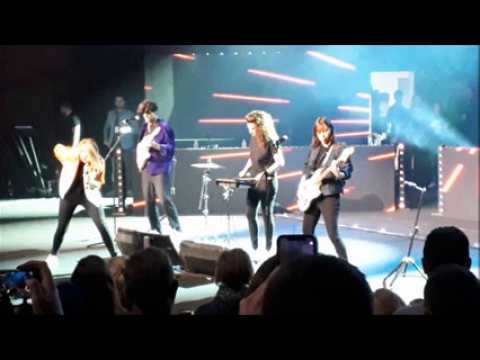 Le groupe Hyphen Hyphen chante "Mama sorry" en direct du Palais de la musique et des congrès de Strasbourg dans l'émission de radio "Virgin Tonic"