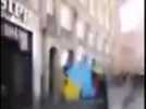Strasbourg : deux fourgons de police remontent la rue du 22-Novembre à vive allure pendant l'acte IX des gilets jaunes