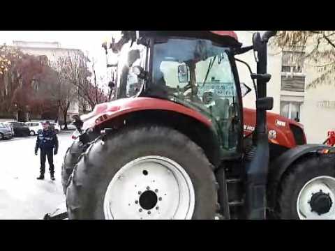 Les agriculteurs de Sélestat, Marckolsheim, Erstein et Benfeld devant la sous-préfecture de Sélestat