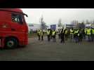 Les Gilets jaunes acceptent de laisser rentrer quatre camions vers la plateforme Auchan - Label : Les Dernières Nouvelles d'Alsace - Category : News