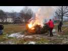 Revivez la mise à feu d’une vingtaine de sapins de Noël sur la place de la Mouline à Bussang