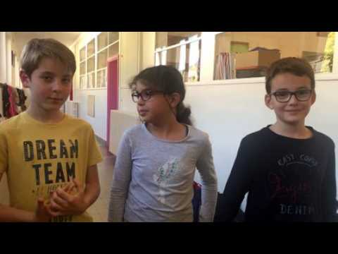 Trois élèves de CM2 de l'école Gaston-Colnat répondent à la question : "Vous la voyez comment la France demain ?" dans le cadre du FIG