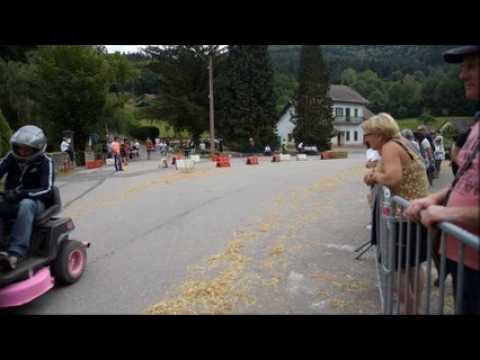 Course de tracteurs tondeuses à Moussey