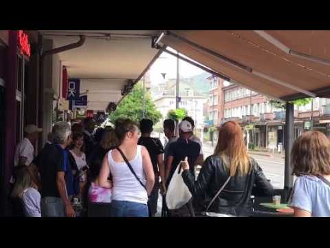 Malgré l’orage et la pluie qui arrosent Saint-Dié, l’ambiance monte dans les bars. Les supporters sont chauds.