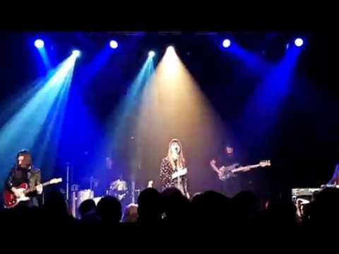 Clara Luciani en concert à la Souris verte