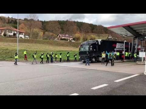Gilets jaunes vosgiens et alsaciens réunis à la gare de péage du tunnel Maurice-Lemaire