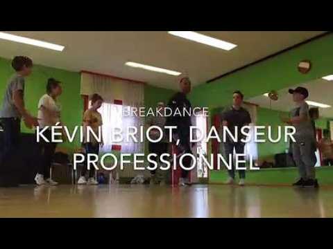 Kévin Briot danse au centre Léo Lagrange pour former ses élèves