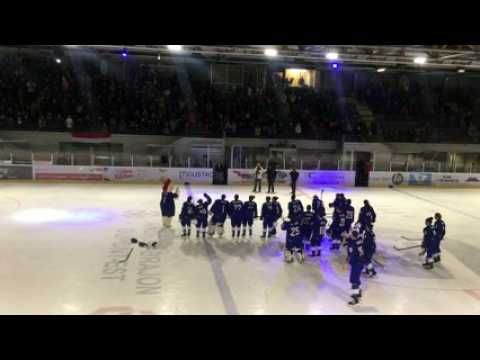 communion entre l'équipe de France féminine de hockey sur glace et les supporters d'Epinal
