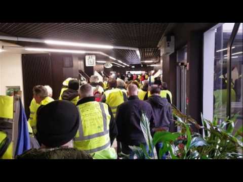 Les gilets jaunes s'invitent à la mairie d'Epinal lors de la manifestation avec les syndicats