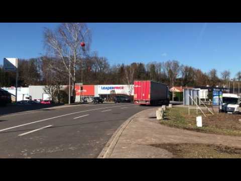 Vosges : démolition d’ une maison dans la zone commerciale de Chavelot