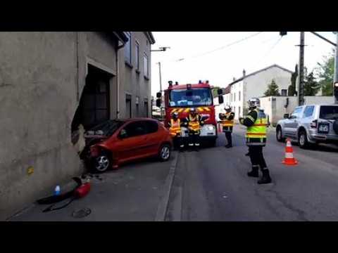 Neufchâteau : la voiture percute un mur et la maison se trouve fragilisée